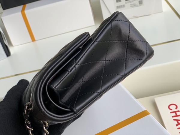 シャネルバッグレプリカ内部構造